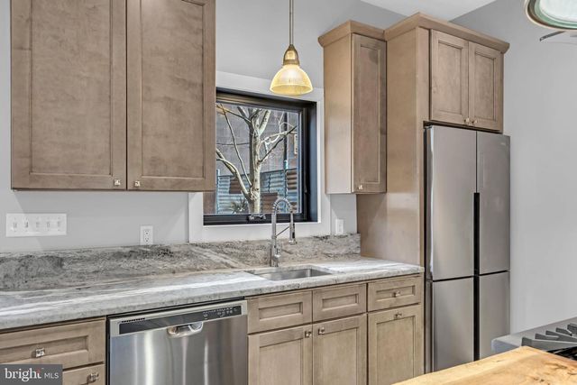 10 MCCREADY ALY, Lambertville, NJ 08530