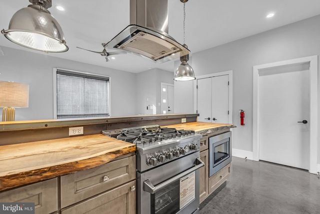 10 MCCREADY ALY, Lambertville, NJ 08530