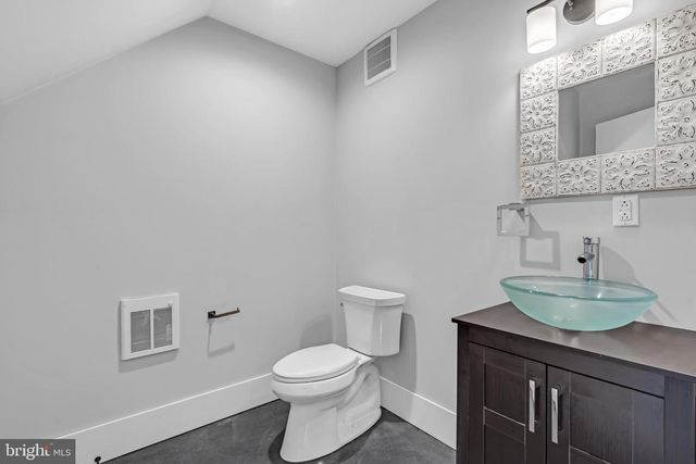 10 MCCREADY ALY, Lambertville, NJ 08530