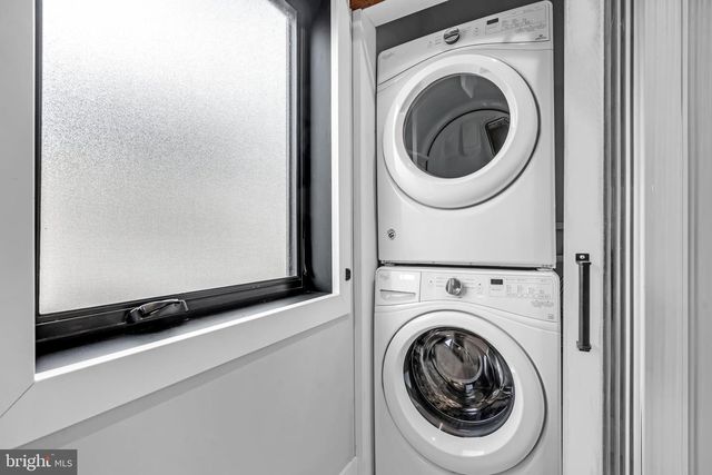 10 MCCREADY ALY, Lambertville, NJ 08530