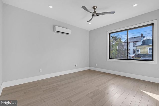 10 MCCREADY ALY, Lambertville, NJ 08530