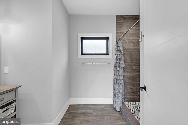 10 MCCREADY ALY, Lambertville, NJ 08530