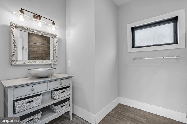 10 MCCREADY ALY, Lambertville, NJ 08530