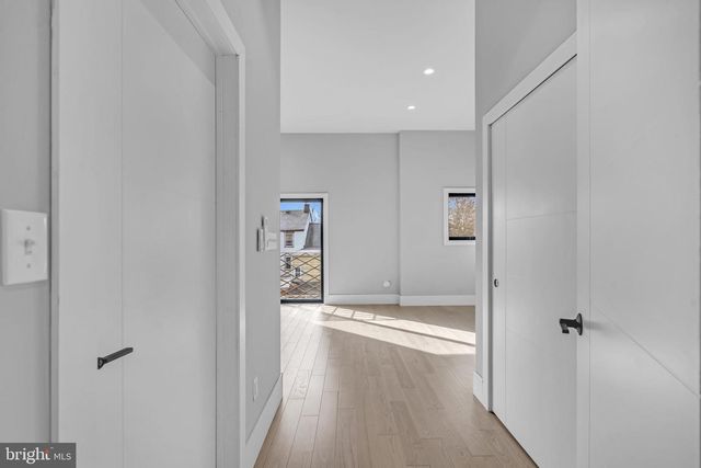 10 MCCREADY ALY, Lambertville, NJ 08530