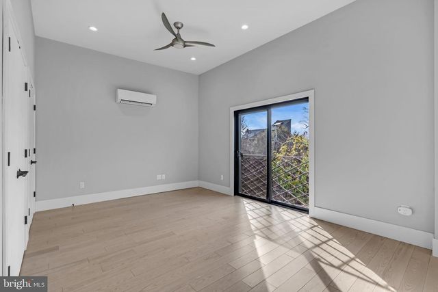 10 MCCREADY ALY, Lambertville, NJ 08530