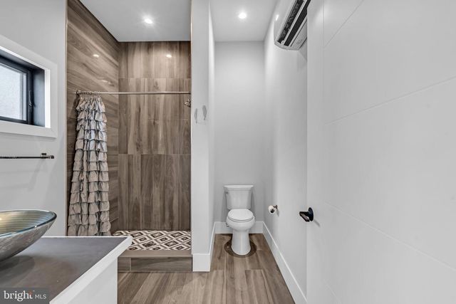 10 MCCREADY ALY, Lambertville, NJ 08530