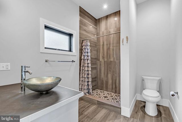 10 MCCREADY ALY, Lambertville, NJ 08530