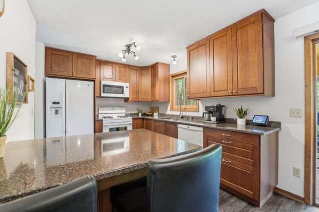 783 Bur Oak Court, Vadnais Heights, MN 55127
