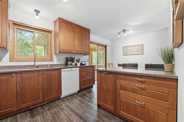 783 Bur Oak Court, Vadnais Heights, MN 55127