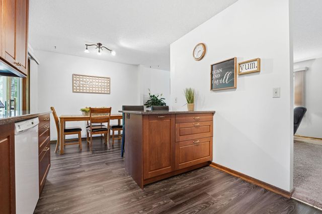 783 Bur Oak Court, Vadnais Heights, MN 55127