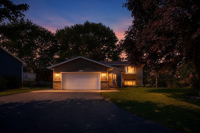 783 Bur Oak Court, Vadnais Heights, MN 55127