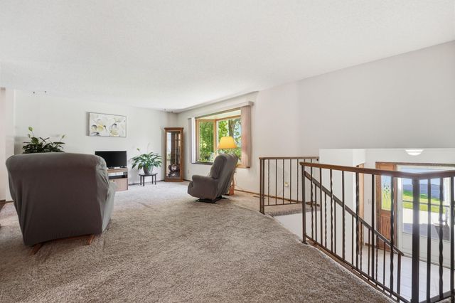 783 Bur Oak Court, Vadnais Heights, MN 55127