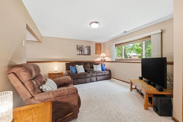 783 Bur Oak Court, Vadnais Heights, MN 55127