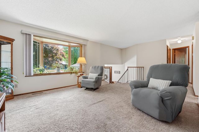 783 Bur Oak Court, Vadnais Heights, MN 55127