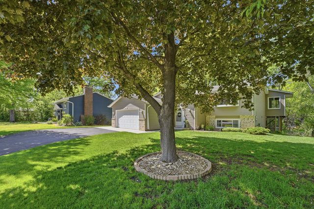 783 Bur Oak Court, Vadnais Heights, MN 55127