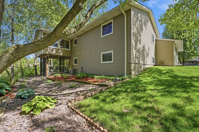 783 Bur Oak Court, Vadnais Heights, MN 55127