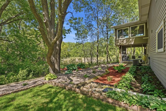 783 Bur Oak Court, Vadnais Heights, MN 55127