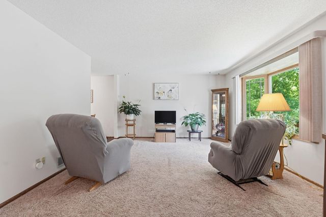 783 Bur Oak Court, Vadnais Heights, MN 55127