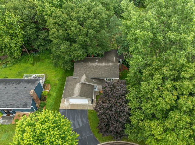 783 Bur Oak Court, Vadnais Heights, MN 55127