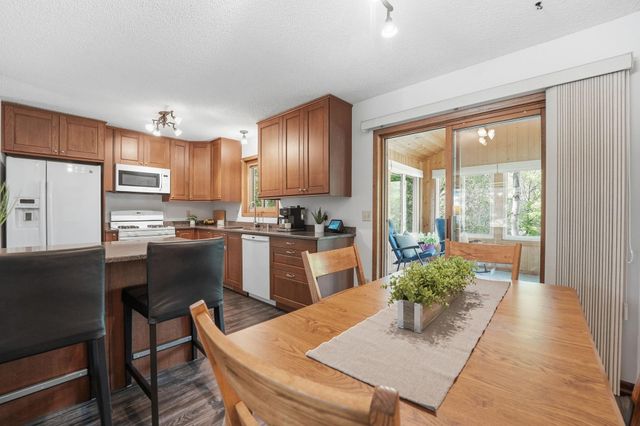 783 Bur Oak Court, Vadnais Heights, MN 55127