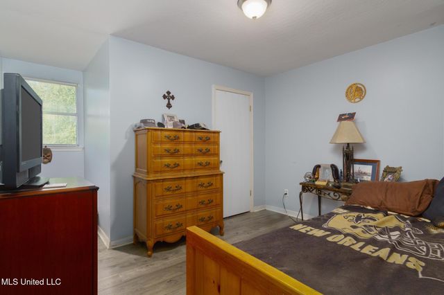 101 Pinewood Drive, Hattiesburg, MS 39402