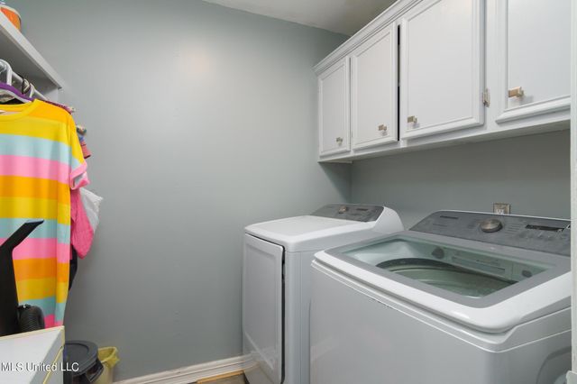 101 Pinewood Drive, Hattiesburg, MS 39402