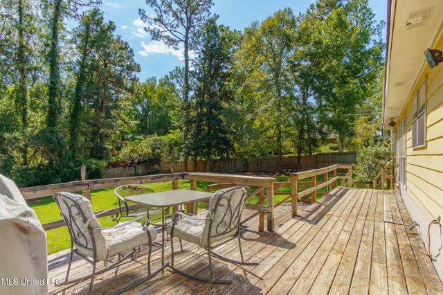 101 Pinewood Drive, Hattiesburg, MS 39402