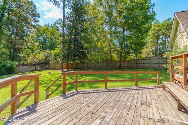 101 Pinewood Drive, Hattiesburg, MS 39402