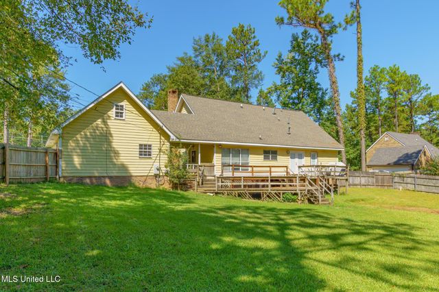 101 Pinewood Drive, Hattiesburg, MS 39402