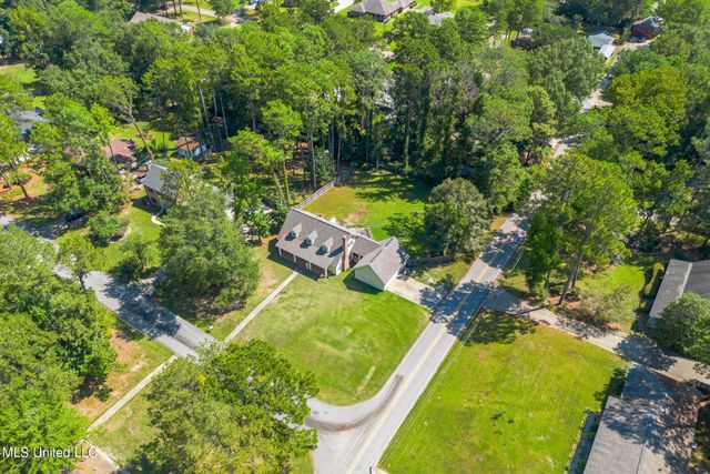 101 Pinewood Drive, Hattiesburg, MS 39402