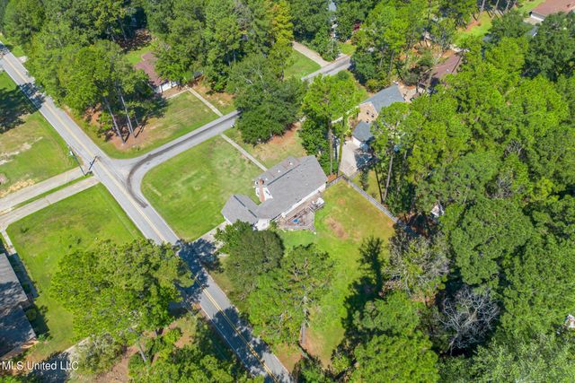 101 Pinewood Drive, Hattiesburg, MS 39402