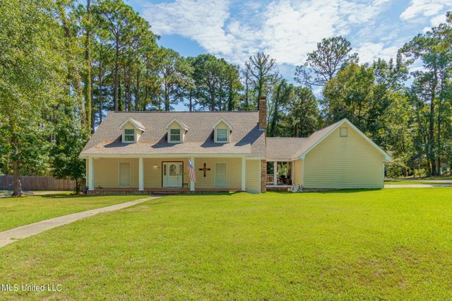 101 Pinewood Drive, Hattiesburg, MS 39402