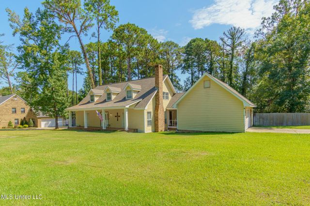 101 Pinewood Drive, Hattiesburg, MS 39402