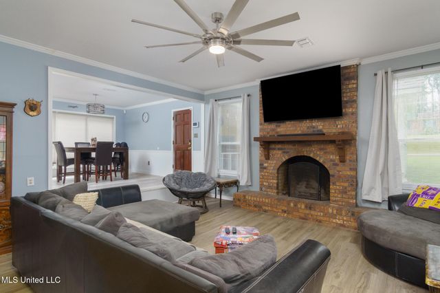 101 Pinewood Drive, Hattiesburg, MS 39402