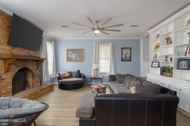 101 Pinewood Drive, Hattiesburg, MS 39402