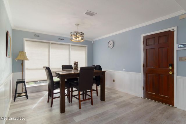 101 Pinewood Drive, Hattiesburg, MS 39402
