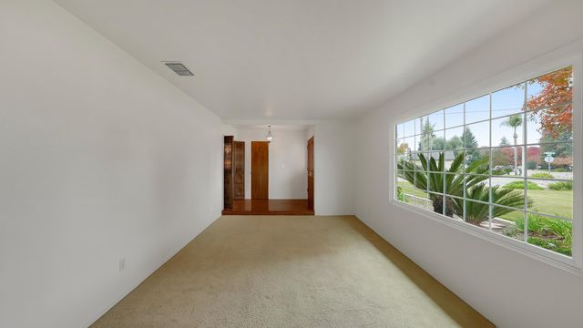 2113 E Paradise Avenue, Visalia, CA 93292