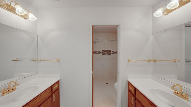 2113 E Paradise Avenue, Visalia, CA 93292