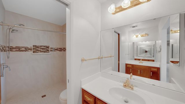 2113 E Paradise Avenue, Visalia, CA 93292