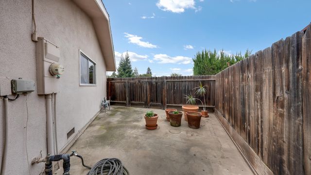 2113 E Paradise Avenue, Visalia, CA 93292