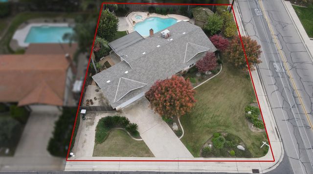 2113 E Paradise Avenue, Visalia, CA 93292