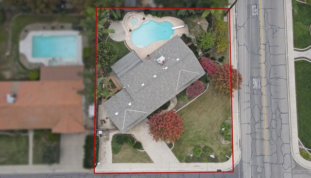 2113 E Paradise Avenue, Visalia, CA 93292