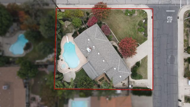 2113 E Paradise Avenue, Visalia, CA 93292