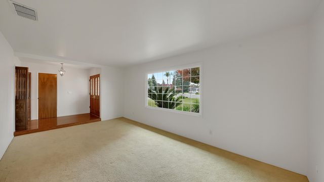 2113 E Paradise Avenue, Visalia, CA 93292