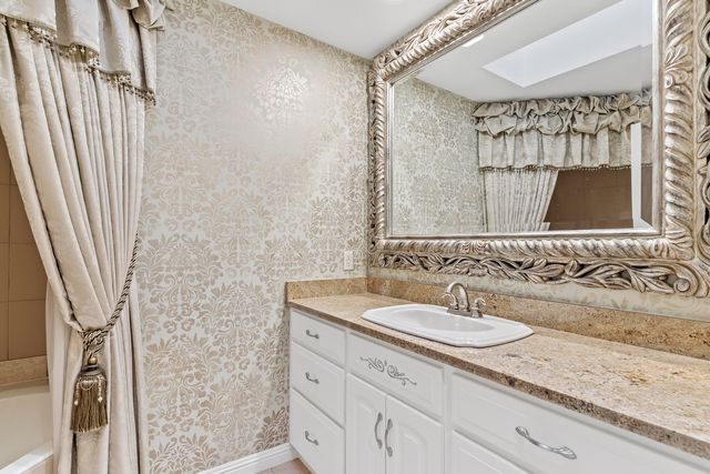 2747 E Rocklyn Road, Springfield, MO 65804
