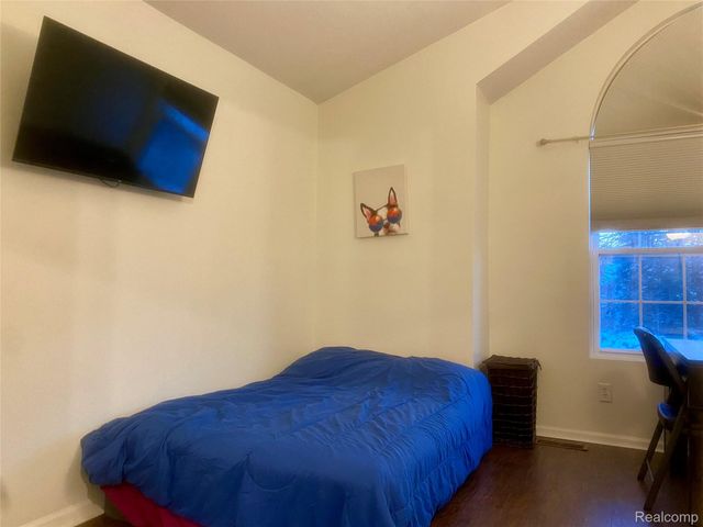 6866 Fox Lane, Waterford Charter Township, MI 48327