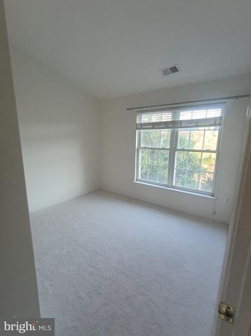13554 LAVENDER MIST LN, Centreville, VA 20120