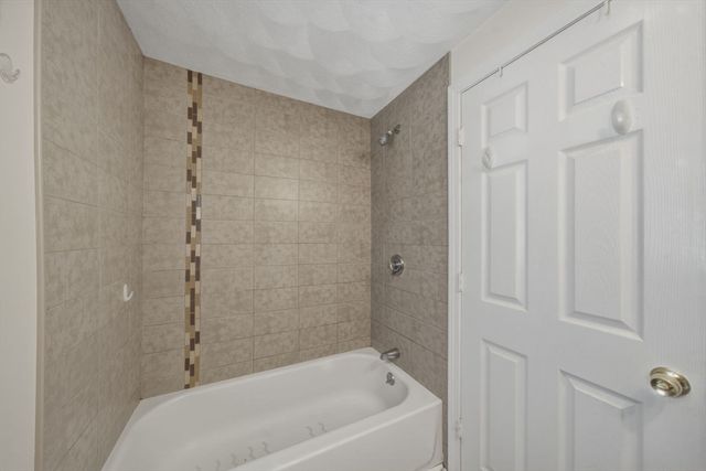 50 Webster St, Lynn, MA 01902