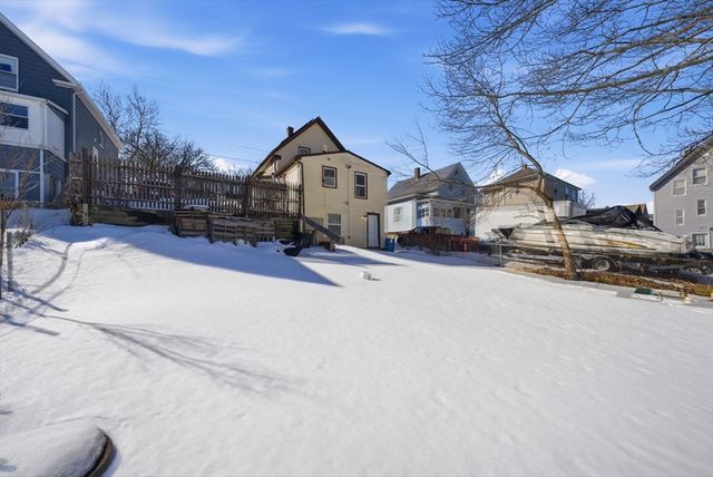 50 Webster St, Lynn, MA 01902