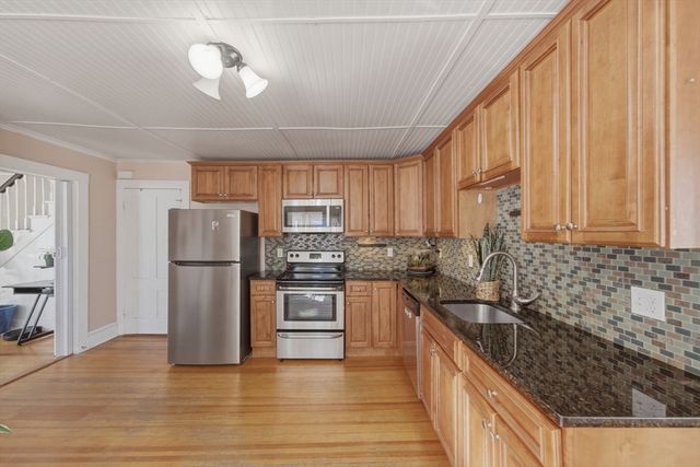 50 Webster St, Lynn, MA 01902